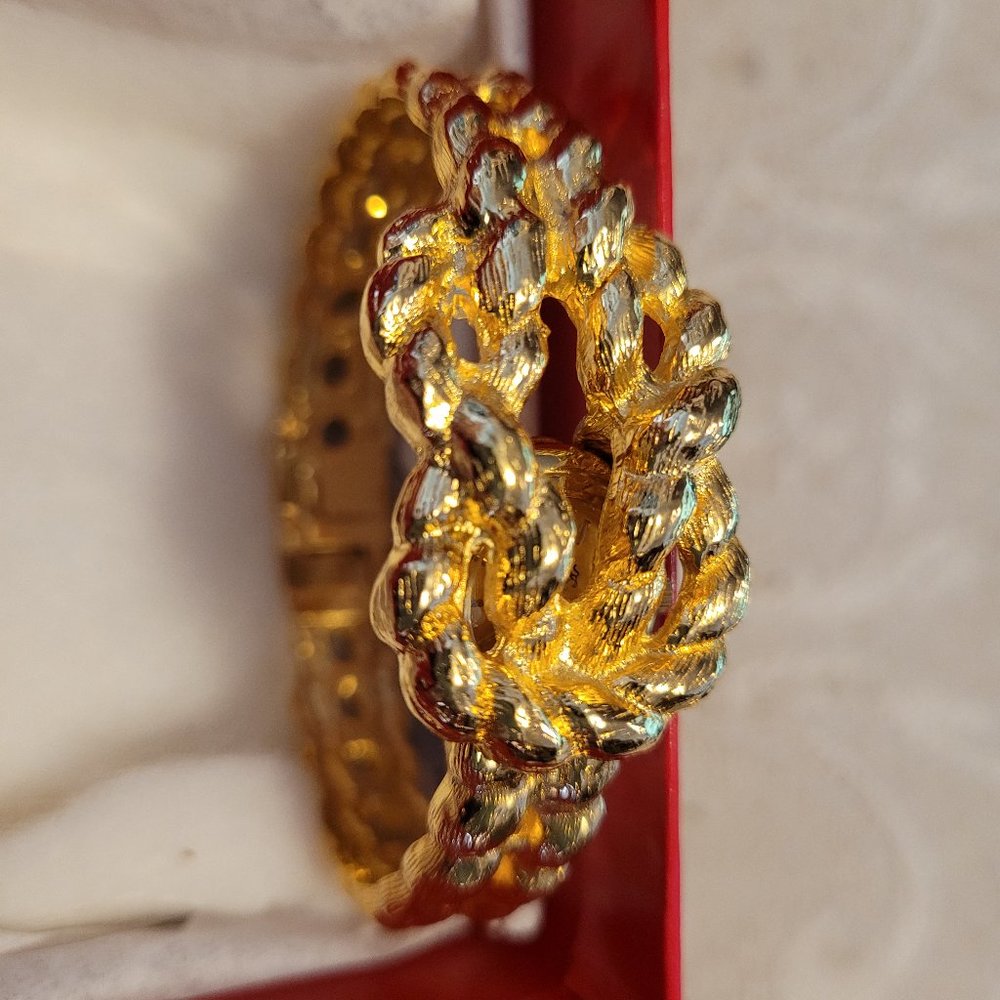 Ivana vintage GOLD PLATED LADIES WRIST WATCH BRACELET in love knot motif